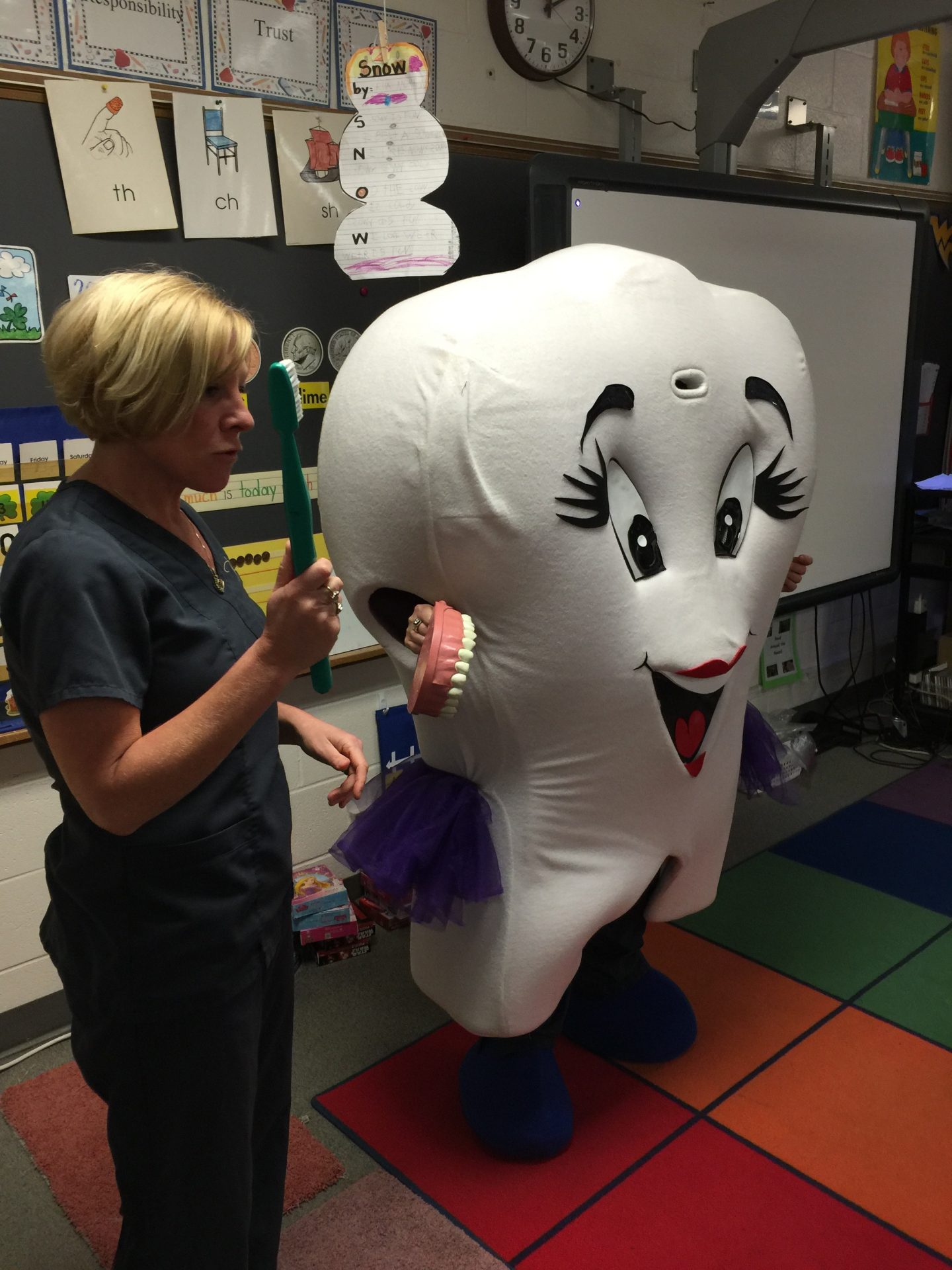 Dr. Moose and Miss Molar Visit Carroll Manor Elementary School!